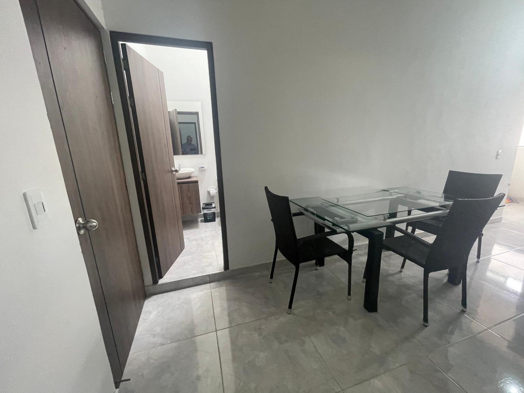 Centrico Apartamento Y Bien Ubicado En Laureles Apto 402 Apartamento *